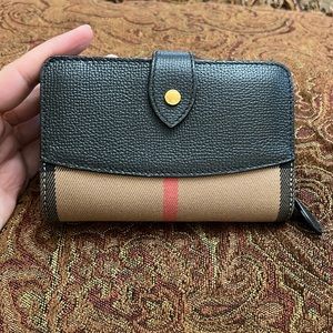 Burberry Bicolor House Check French Wallet